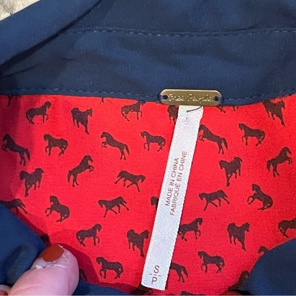 Free People Red & Blue Tiny Horse Print Oversize Top Blouse Size Small - Picture 11 of 11